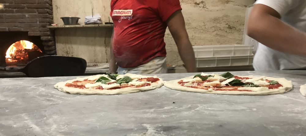Pizzeria La Loggetta- Preparazione pizze
