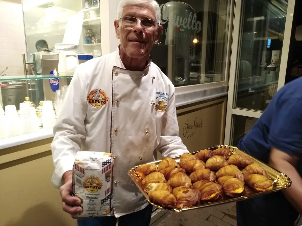 Sabatino Sirica presenta le sue sfogliatelle