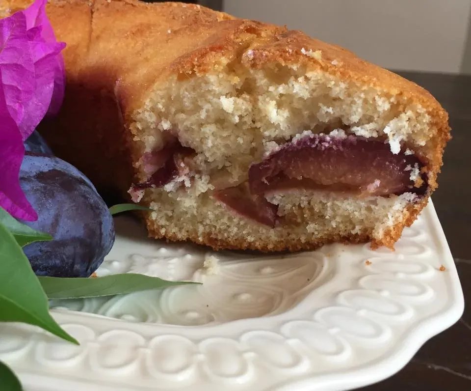 Ciambella alle prugne e burro di bufala