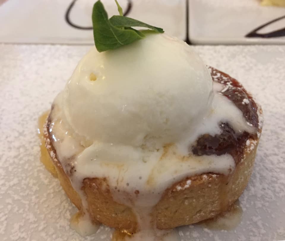 Il Cellaio di Don Gennaro, crostatina di pellecchiella del Vesuvio con gelato