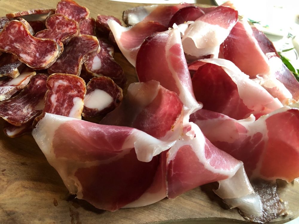 I Moresani, il primo tagliere di salumi...