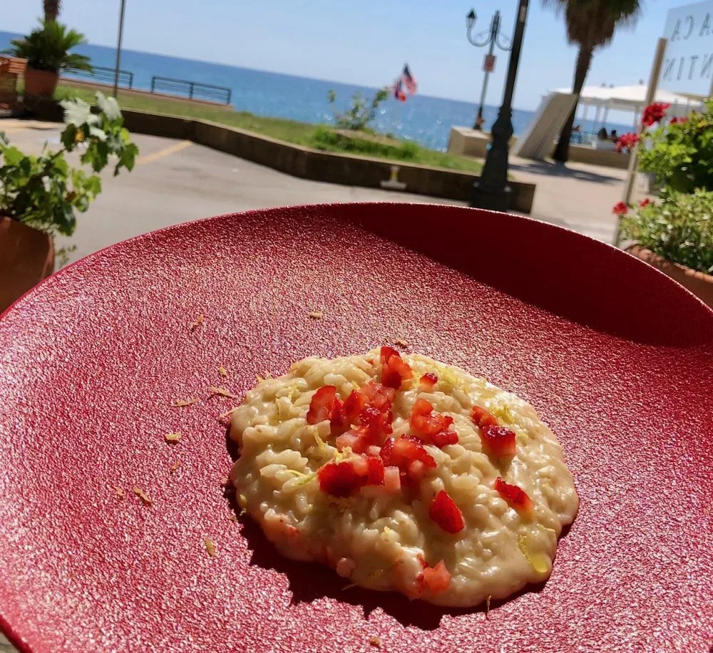 La Cantinella sul mare di Mario e Lorenza Riccardi