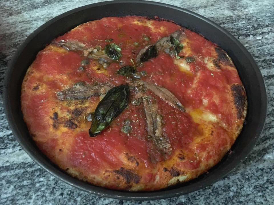 Pizza nel ruoto pizzeria Bronzetti, Castel Morrone