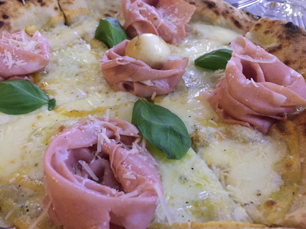 Pizzeria da Nino Pannella - Pizza Cacio, Pepe e Mortadella