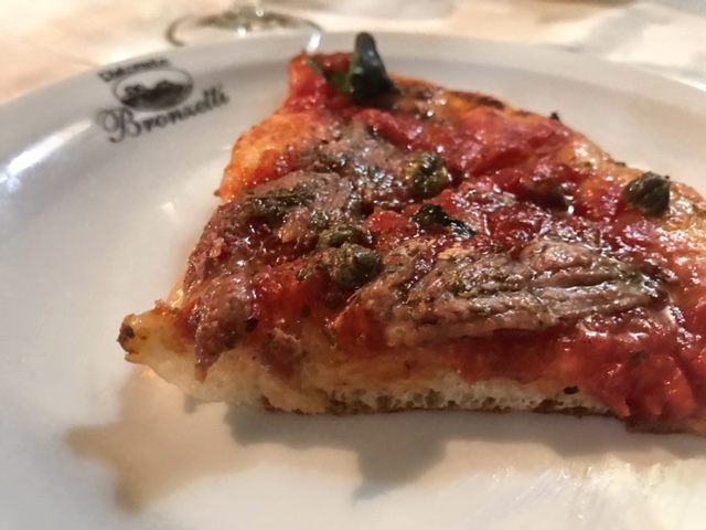 Ristorante Pizzeria Bronzetti - pizza nel ruoto