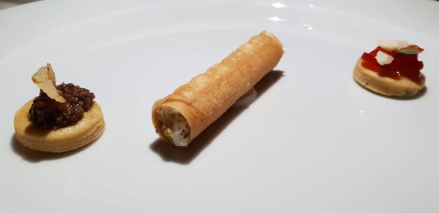 Cannoncino di pasta fillo e tartellette