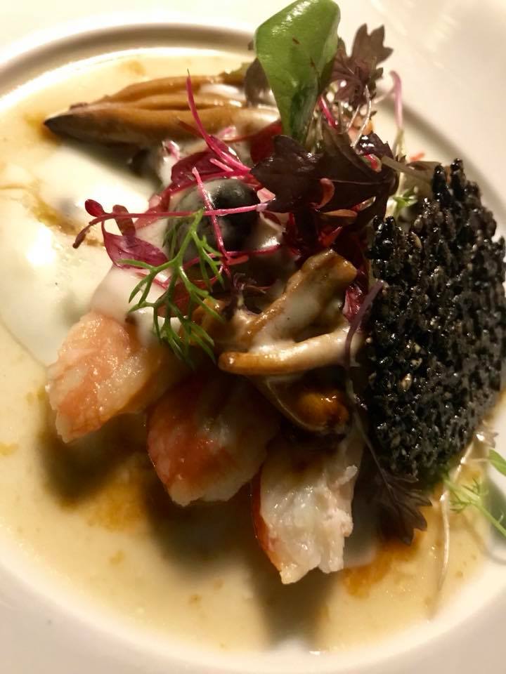 Roji a Nola. King crab, funghi pioppini, salsa di mozzarella di bufala allo yuzu