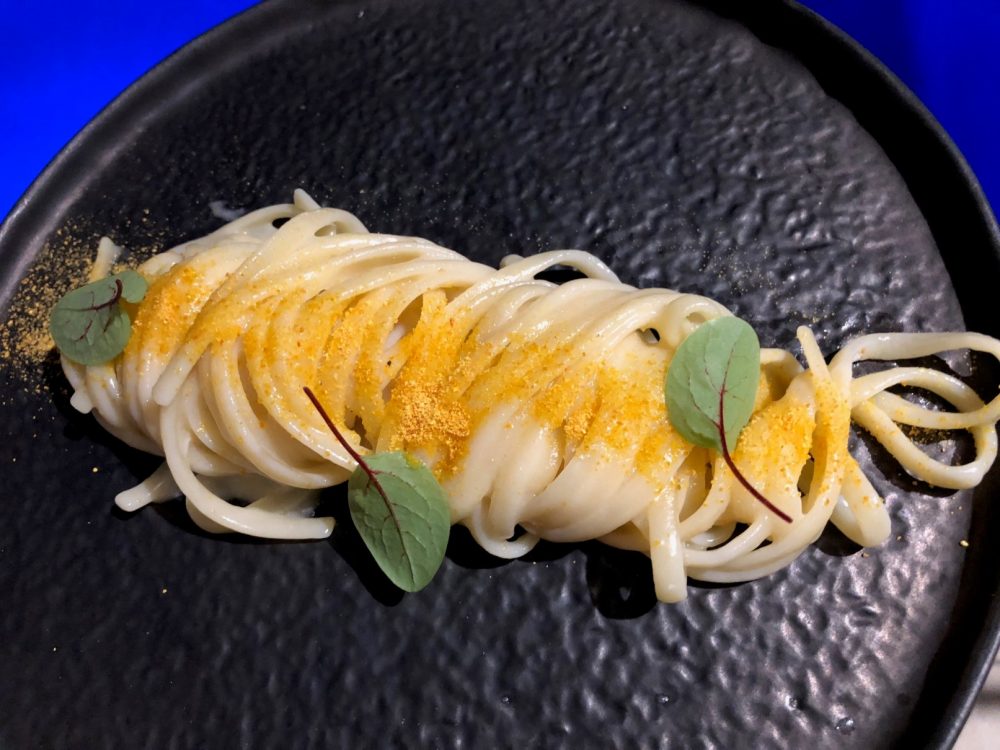 Chef Alessandro Feo, linguine al burro di bufala, colatura di alici e polvere d'arancia