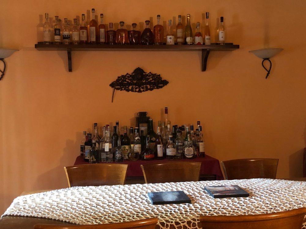 Collina, cigar room, c'e' anche il Rum insieme ad altri distillati