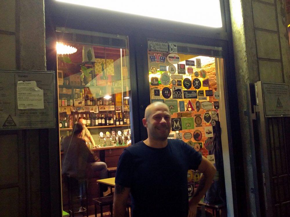 Diorama Pub a Firenze. Il publican Daniele Bertelli