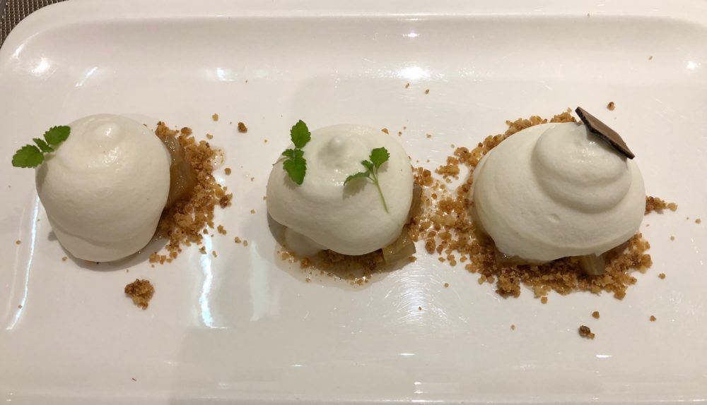 Hotel Rumi, Ascea Marina, ricotta e pere su crumble di nocciole di Giffoni