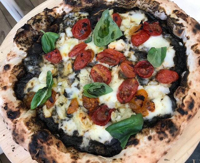 I Masanielli di Francesco Martucci - Pizza Faccio nero con baccala'