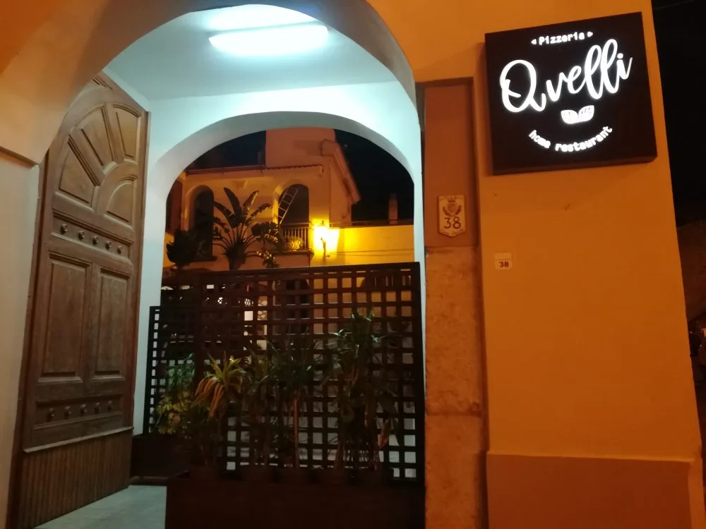 Pizzeria Avelli, l'ingresso