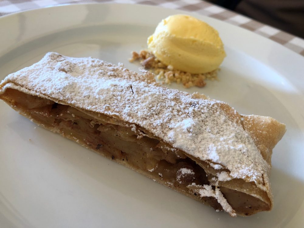 La Piazzetta, Montevecchia, il mitico strudel di mele