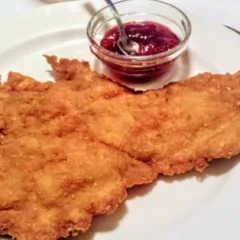 Leiter am Waal, Wienerschnitzel e mirtilli