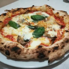 Masseria Gigli - Pizza con Parmigiana di Melanzane