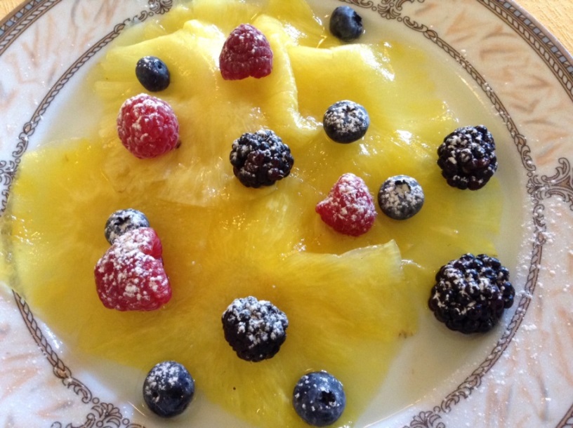 Osteria della Buona Condotta, Ornago, carpaccio d'ananas al maraschino con frutti di bosco