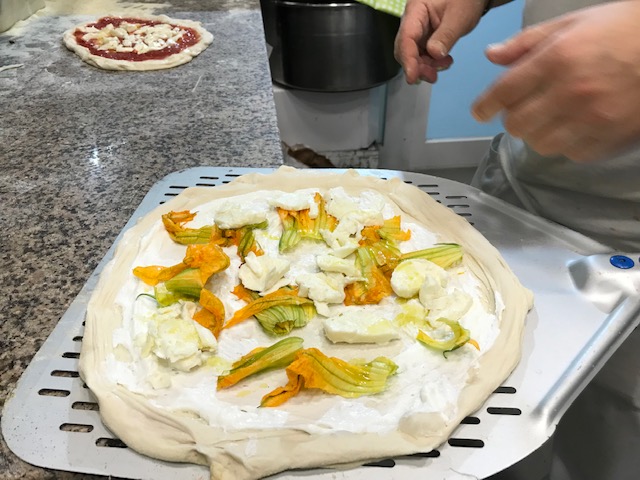 Pizzeria Porzio - Preparazione della pizza