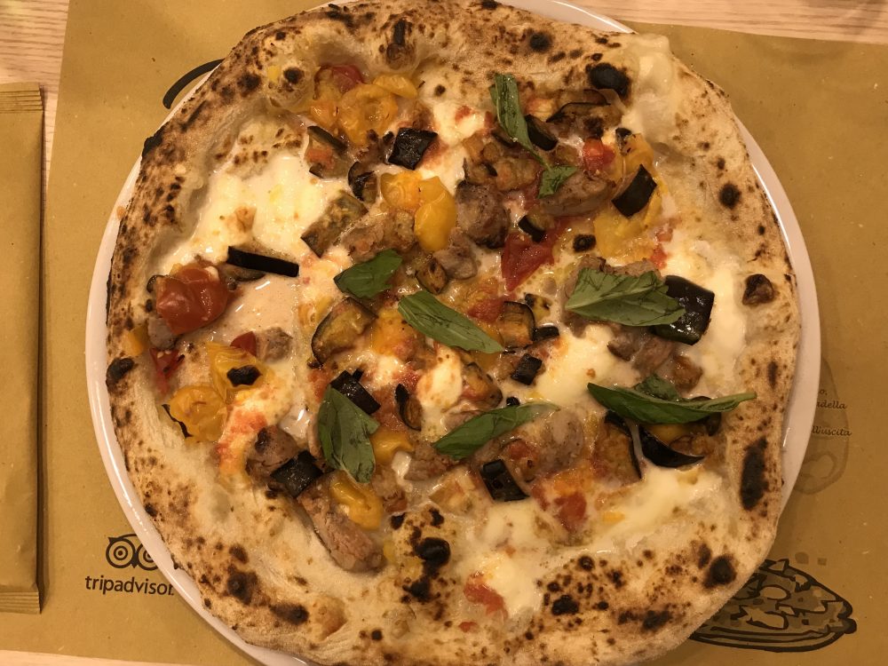 Pizzeria Pulcinella - Pizza Vesuviana