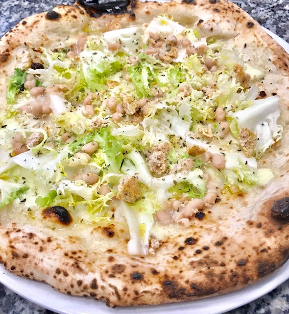 Reginella Pizzeria - Pizza Scarola con fagioli di Crotone Slow Food