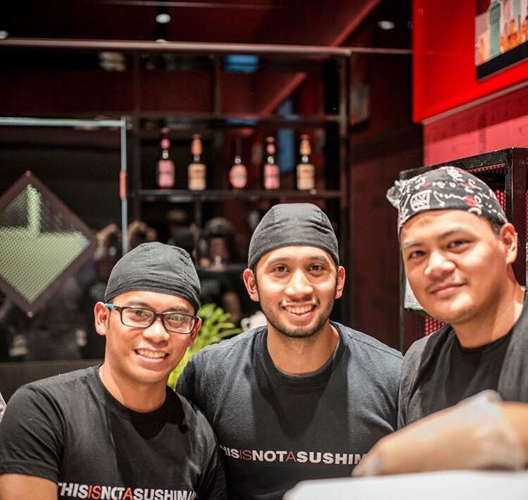 This is not a sushi bar, lo staff - dal profilo instagram