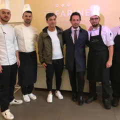 Tre Farine - Nicola e Ivan Ferraro con la giovane brigata di cucina