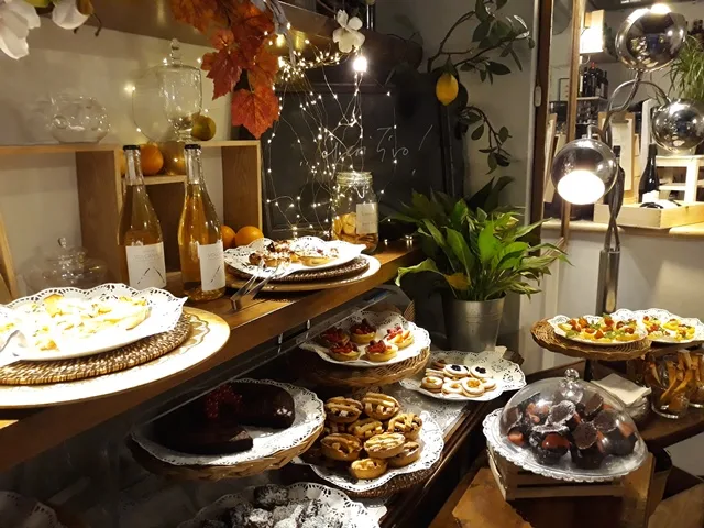 Caffe' Novecento - il tavolo dei dolci