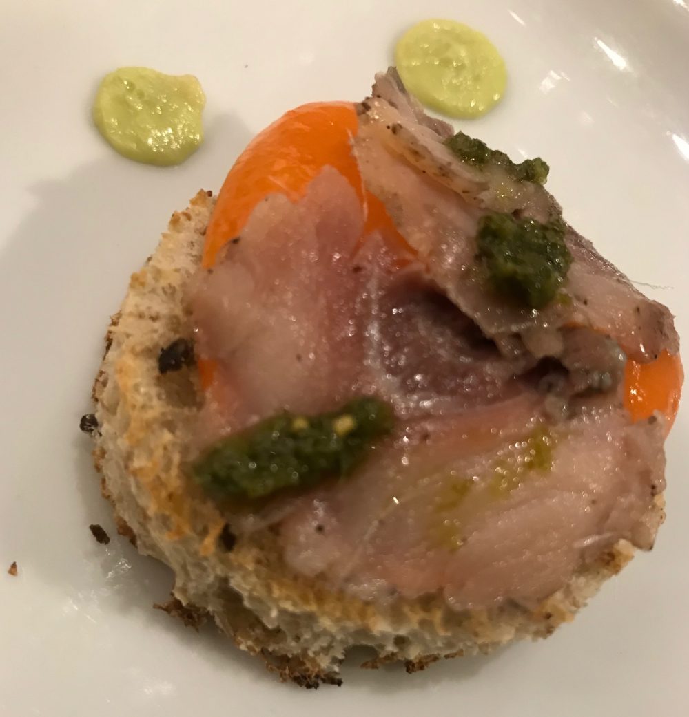 Pizzeria Arrigoni&Basso - crostino pesce spada, peperone di Zero Branco, guacamole, salsa verde