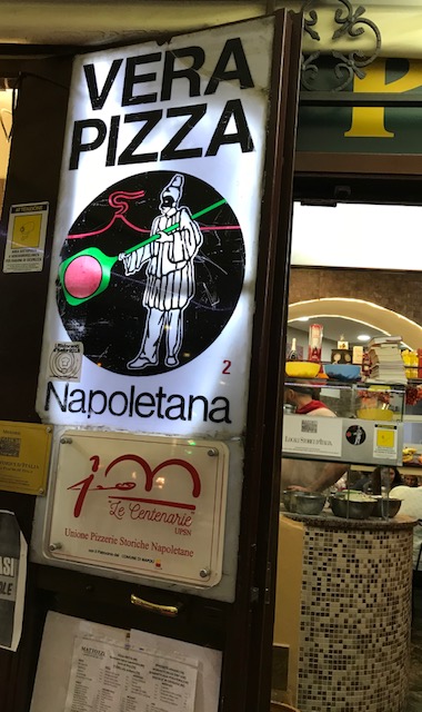 Pizzeria Mattozzi a Pizza Carita' dal 1833 - Ingresso