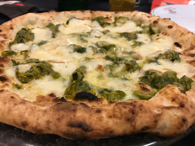 Pizzeria Starita a Materdei - Pizza Fiorilli e zucchine