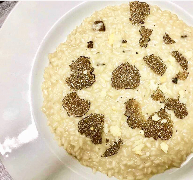 Risotto al tartufo con burrata disidratata