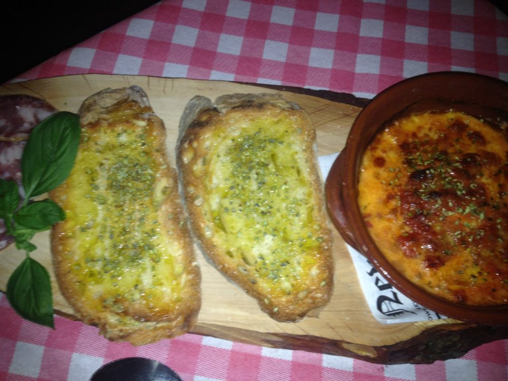 Taverna ‘e Mast’ Aniello - provola con pomodorini