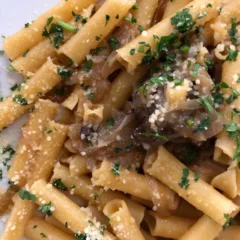 Ziti spezzati alla Genovese vegaNapoletana Classica