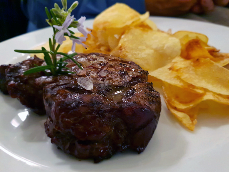 Locanda Romanelli - Filetto di cavallino alla brace con chips di patate di Polignano