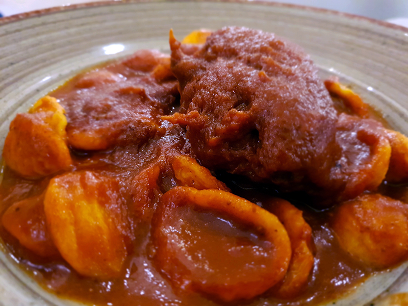 Locanda Romanelli - Strascinata di semola di grano duro con ragù di asino e la sua braciola