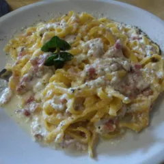 tagliatelle con ricotta e guanciale