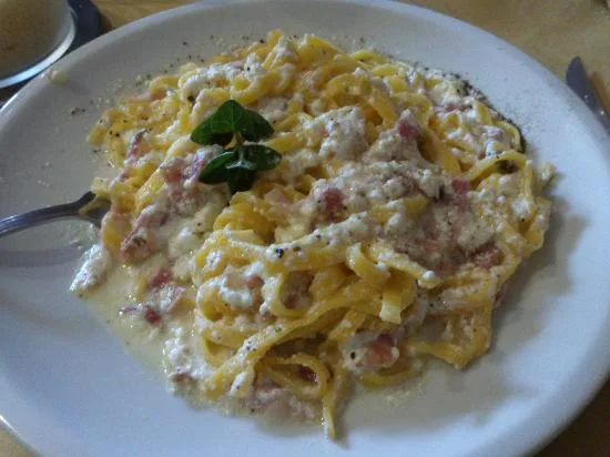 tagliatelle con ricotta e guanciale