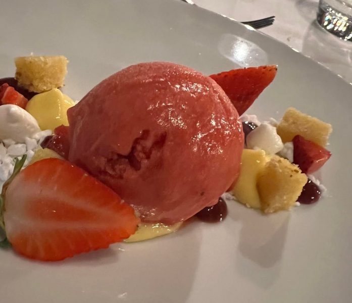 Terra Antica - Meringa, caprese al limone, crema al cioccolato bianco e fragole