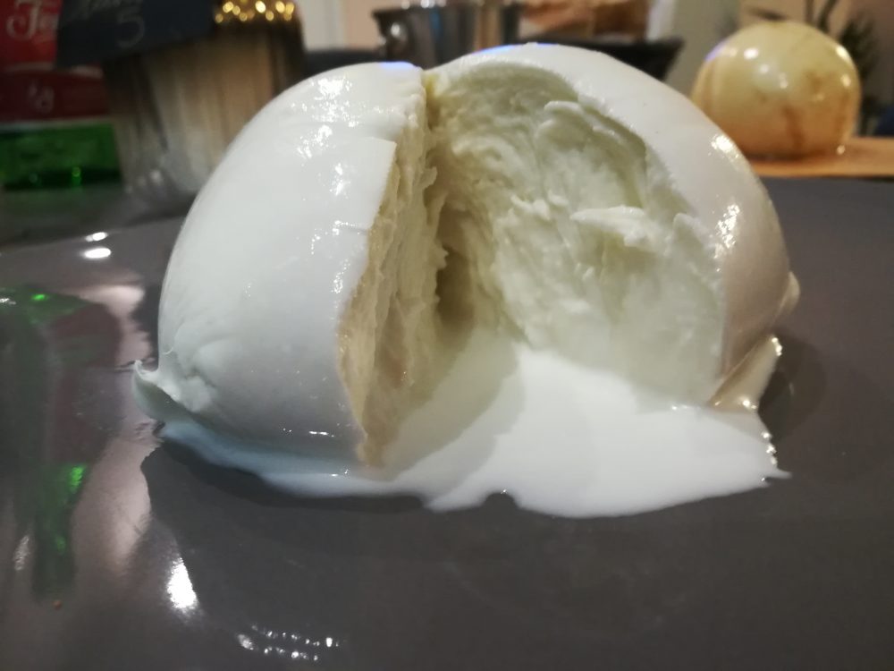 Il latte della mozzarella di bufala