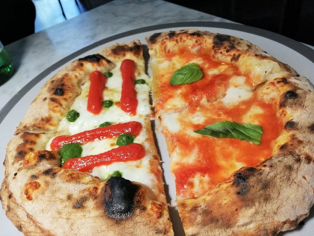  A sin. La Margherita sbagliata a destra la Margherita DOP con mozzarella di bufala