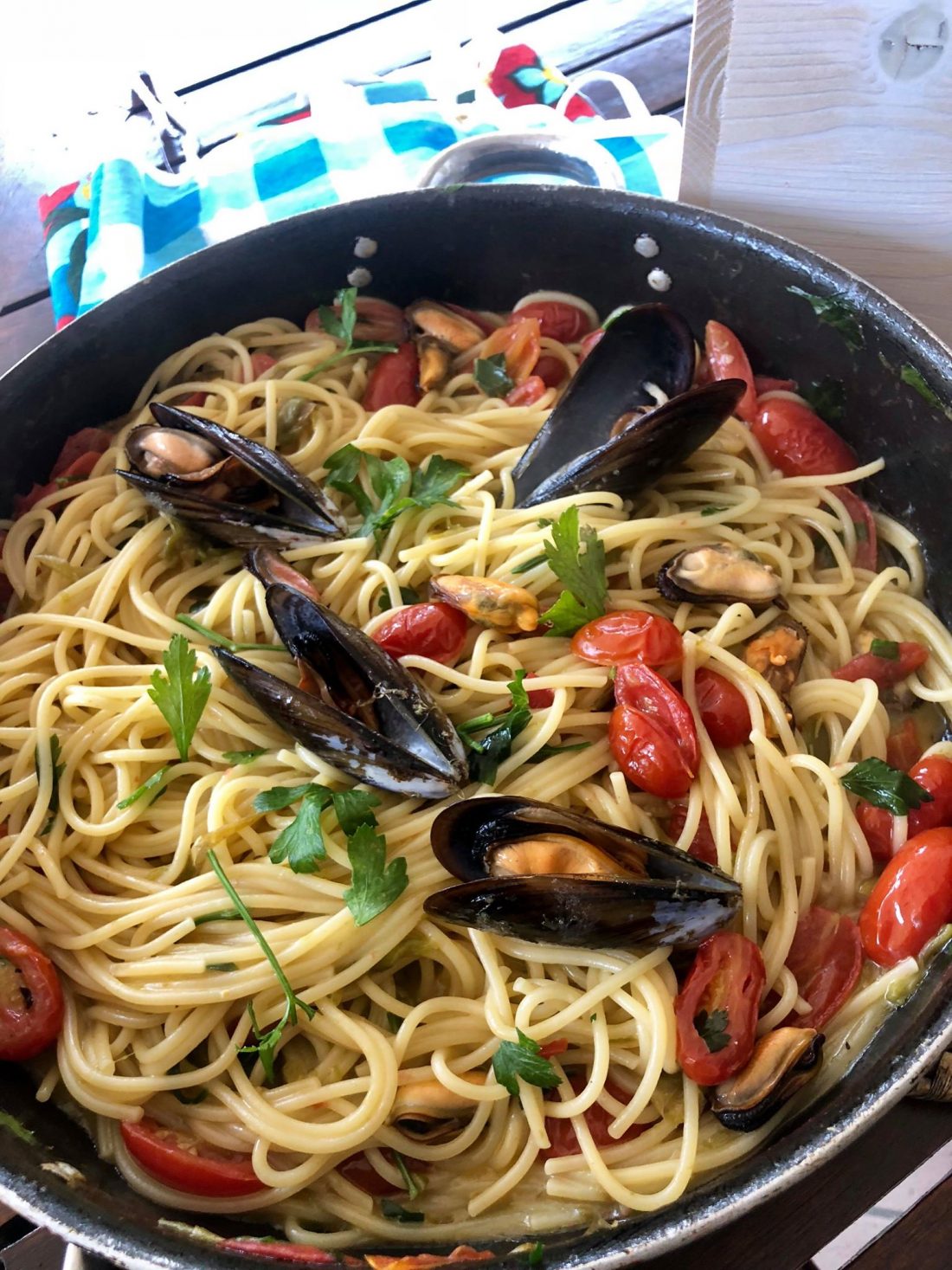 spaghetti alle cozze e pomodorini