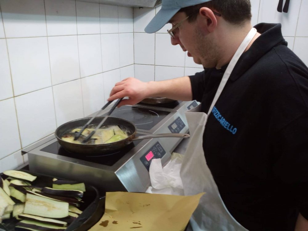 Uno Sfizzicariello in cucina