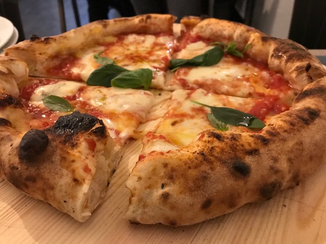 Vincenzo Capuano Pompei - Pizza Margherita Classica