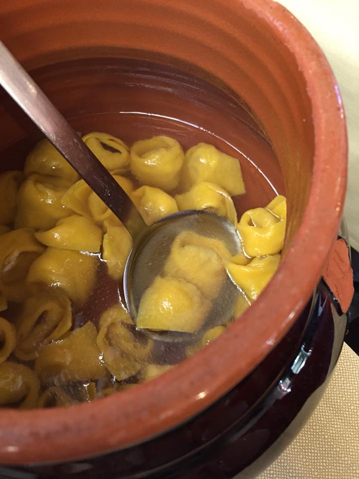 ai Quattro Angeli, cappelletti in brodo di cappone