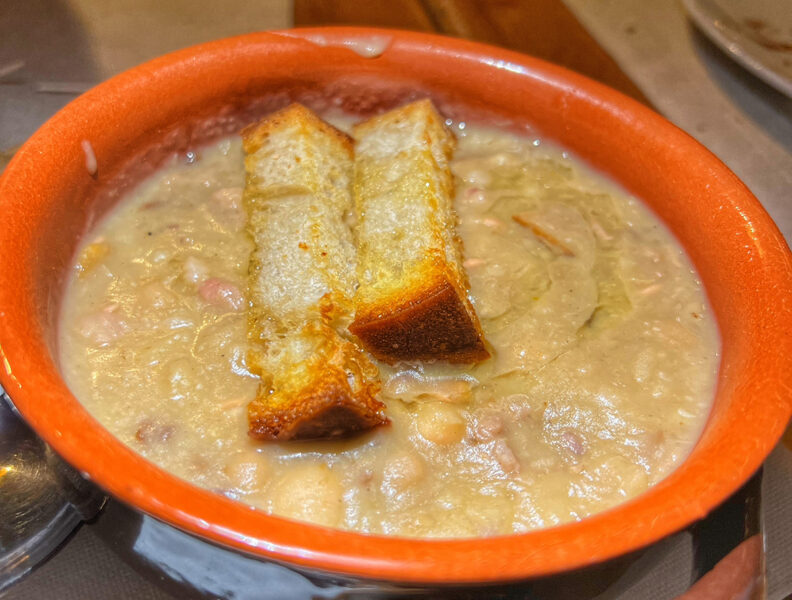 Zuppetta di legumi con castagne - Tales Pub, Avellino