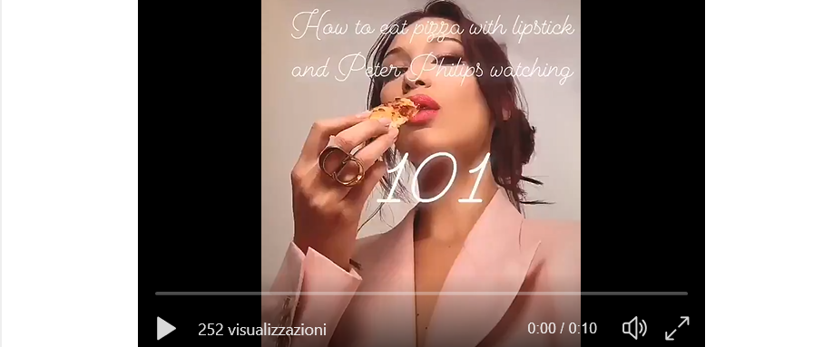 il video di Bella Khair Hadid su come mangiare la pizza senza far sbavare il rossetto