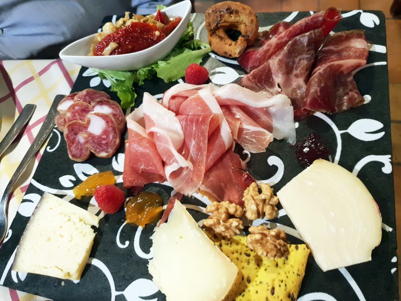 TerrAntica Braceria, Antipasto di salumi e formaggi