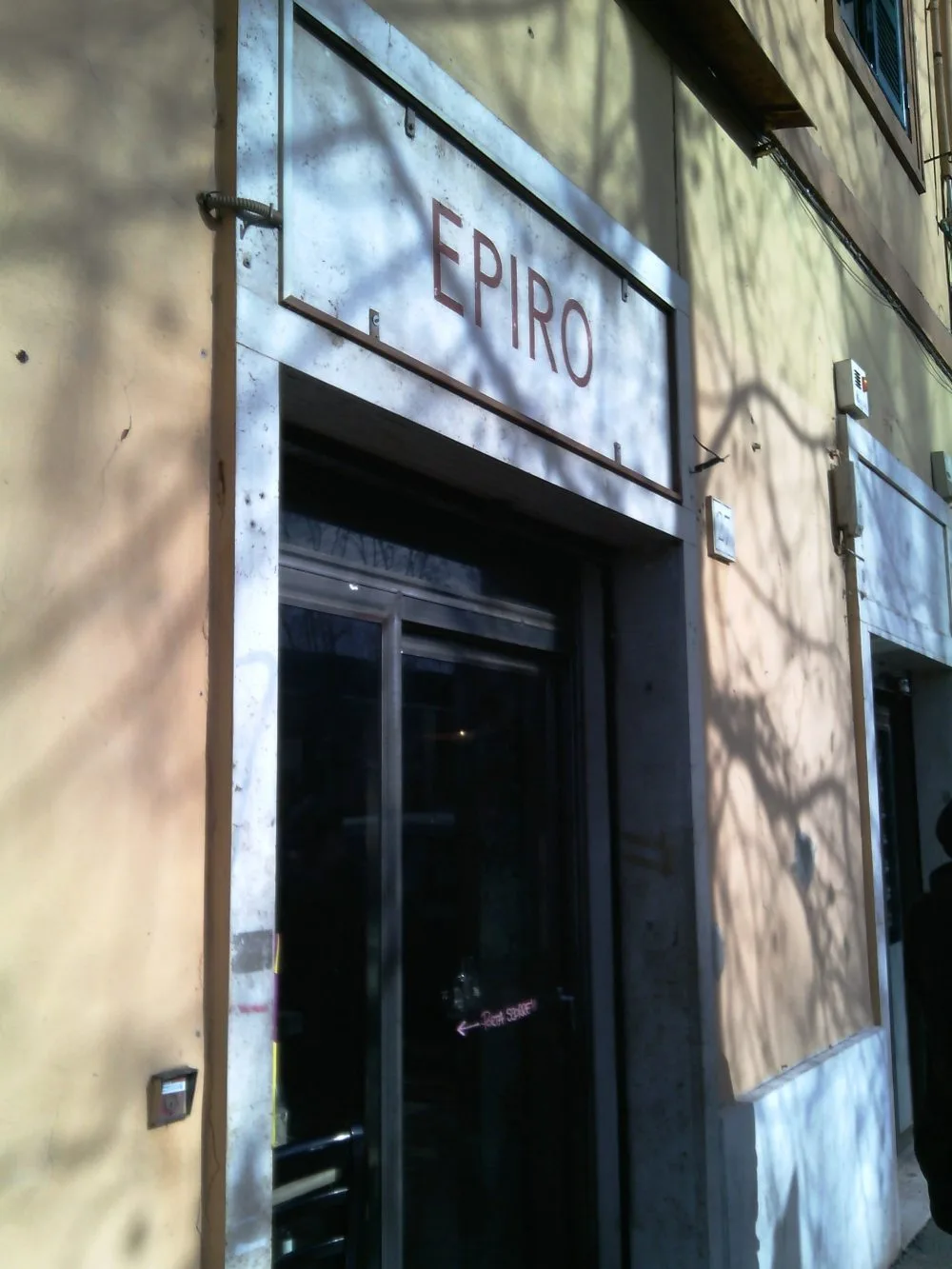 Piazza Epiro, L'entrata