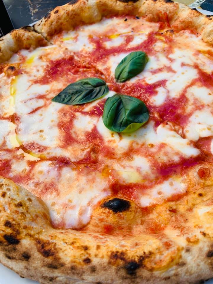 Resilienza, la pizza margherita con il fior di latte