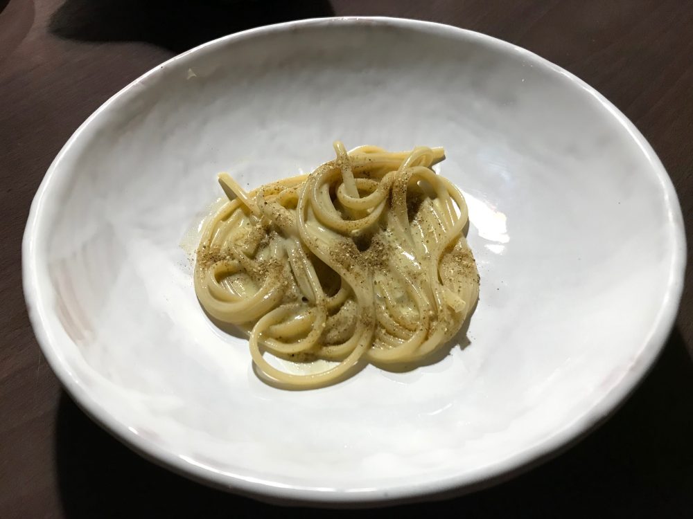 Bros, linguine, pistacchi, liquamen sei mesi e pepe verde giapponese